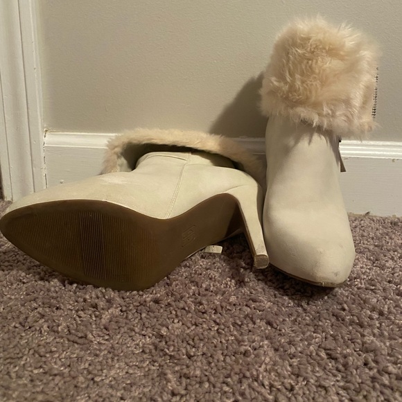 Jennifer Lopez Selena bootie - Picture 2 of 4